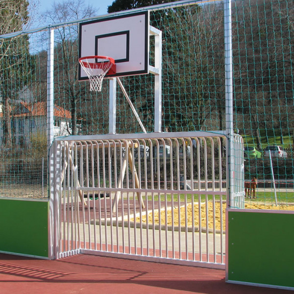 Bolzplatz TOR UND BASKETBALL